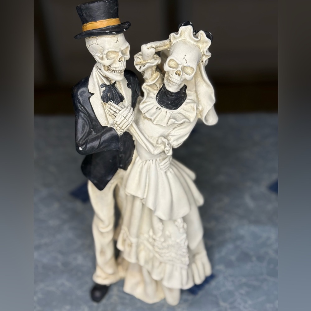 Day of the Dead Skeleton Wedding Couple Figurine-Gothic Calavera Dancing Statue